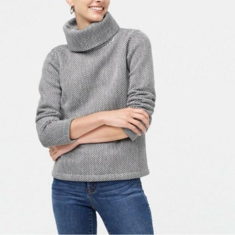 J Crew Black White Herringbone Funnel Neck Fleece Sweater‎ Size Small